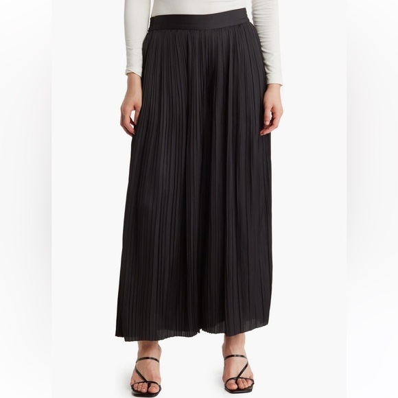 T Tahari Pants - T Tahari Accordion Pleat Wide Leg Pants in Black Size Large EUC